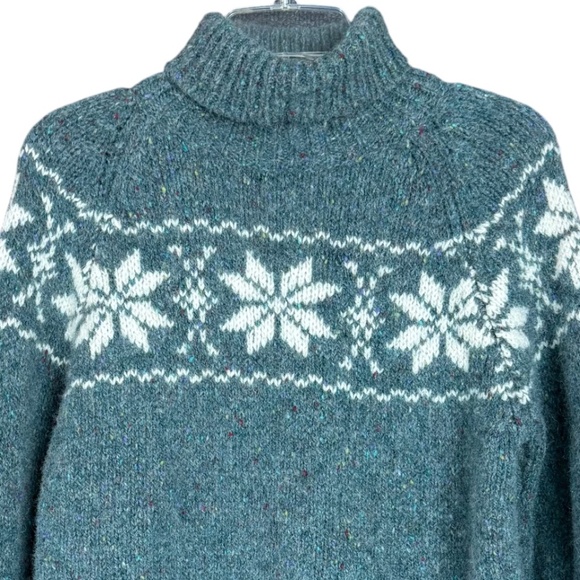 Ness of Scotland Poinsettia Pattern Turtleneck Green Tweed Sweater Size M - Picture 5 of 10
